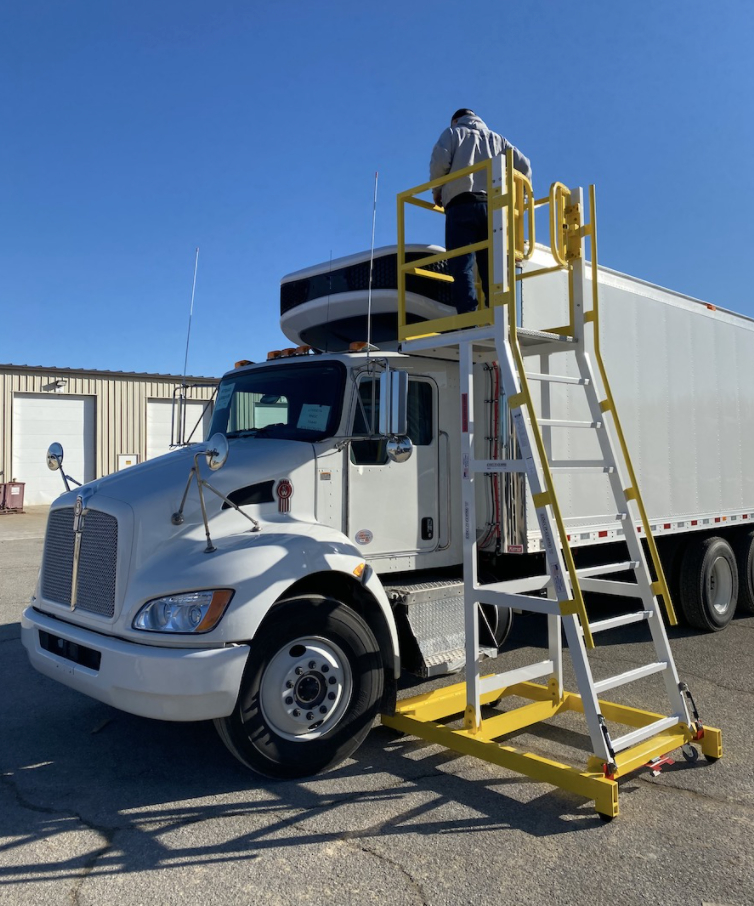 this image shows trailer repair in Los Angeles, California