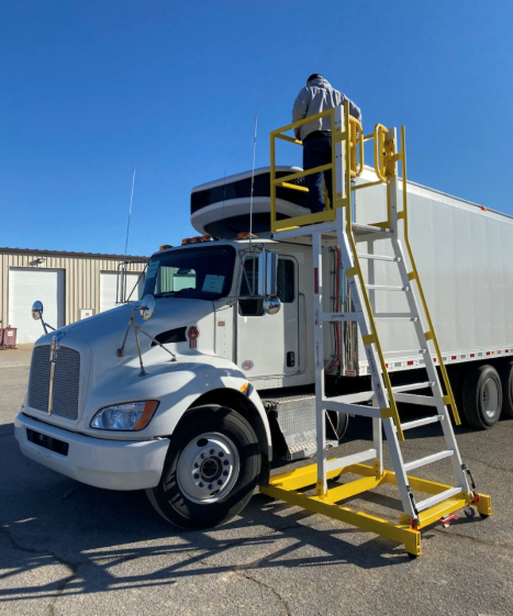 this image shows Woodland Hills Mobile Truck Repair in Los Angeles, California